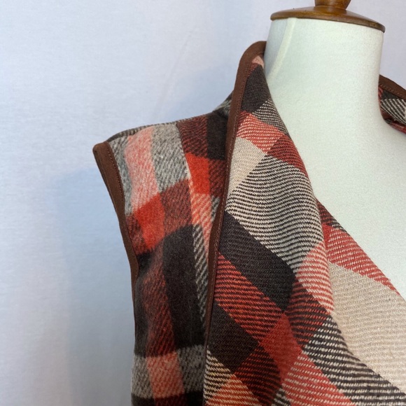 Buffalo Plaid Asymmetric Sleeveless Vest Cardigan - Picture 8 of 16